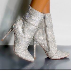 Brand new never worn Steve Madden Winona Rhinestone Mid-Calf bottles.